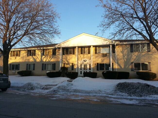 Foto del edificio - 2370 S 107th St