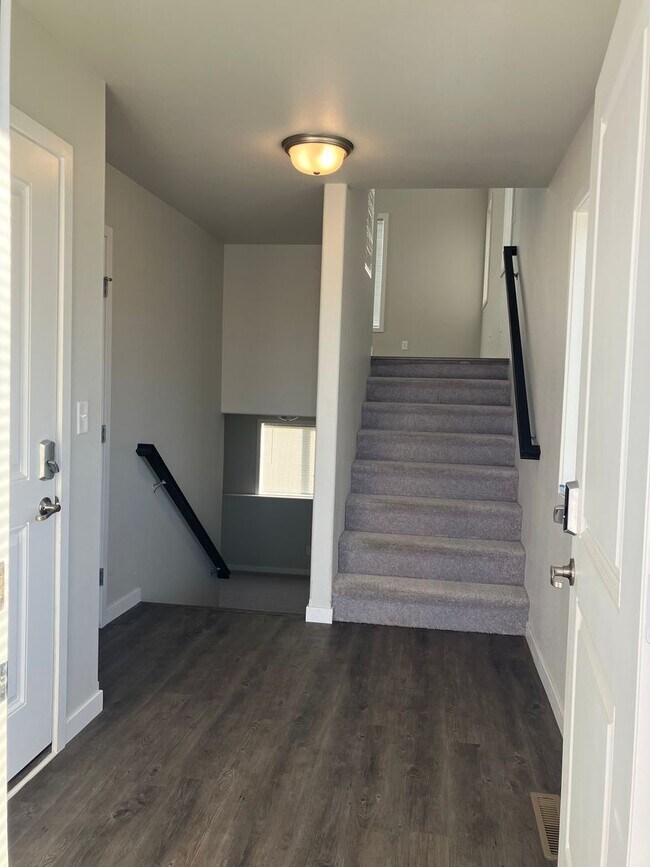Foto del edificio - 3 Bed 3 Bath Twin Home