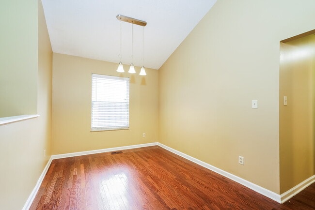 Building Photo - 5761 Pilgrim Dr