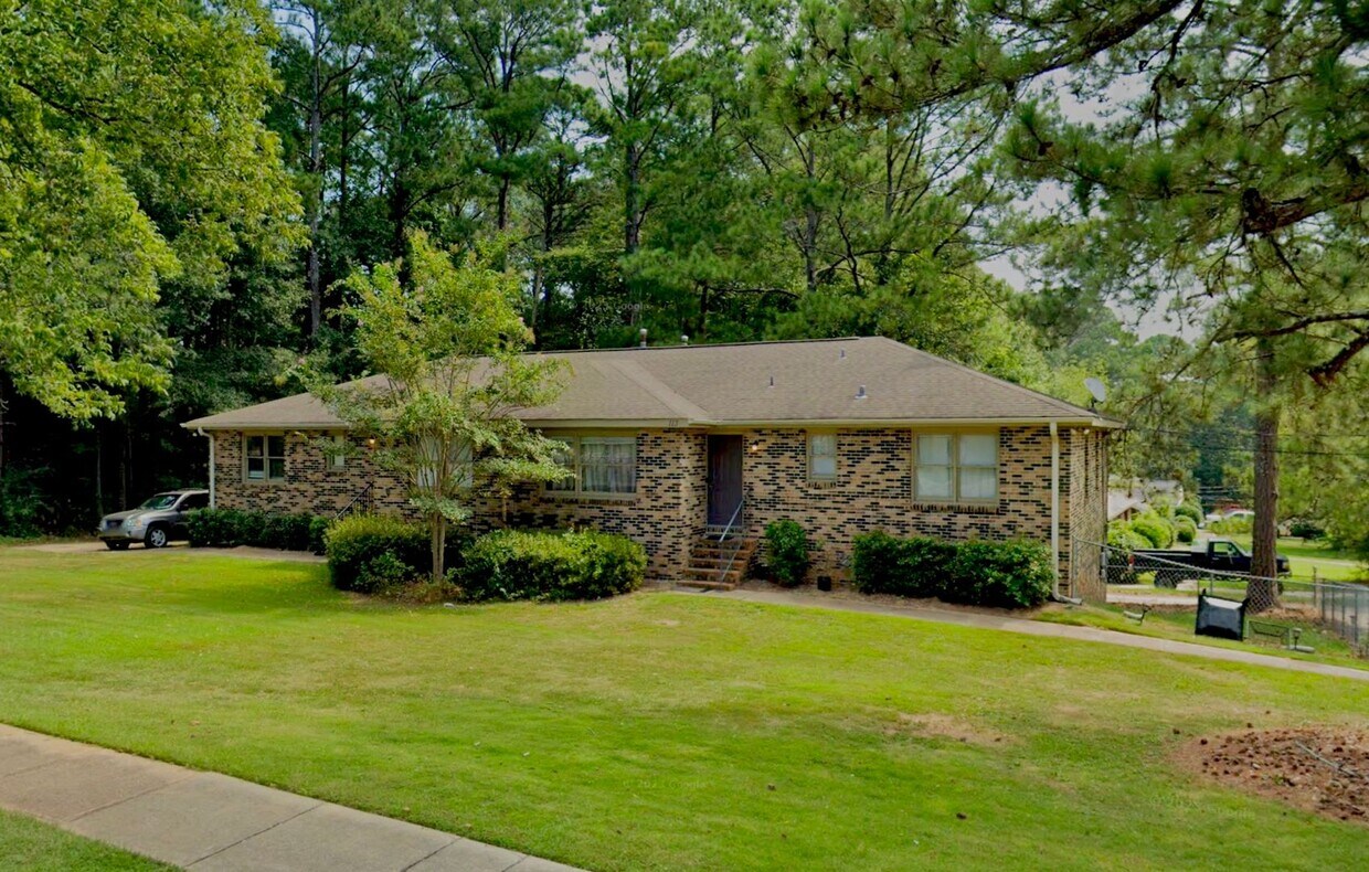 Building Photo - Dean 111-113