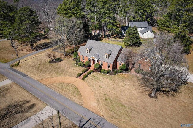 Foto del edificio - 5 Bedroom 4 Bathroom Home Available Now!