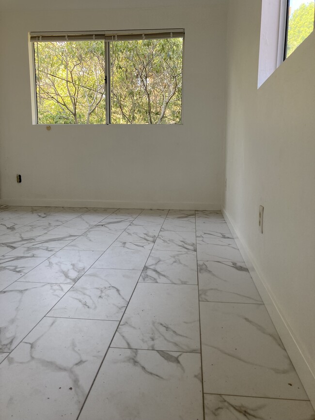 Living / Dining Room - 3122 Quince St