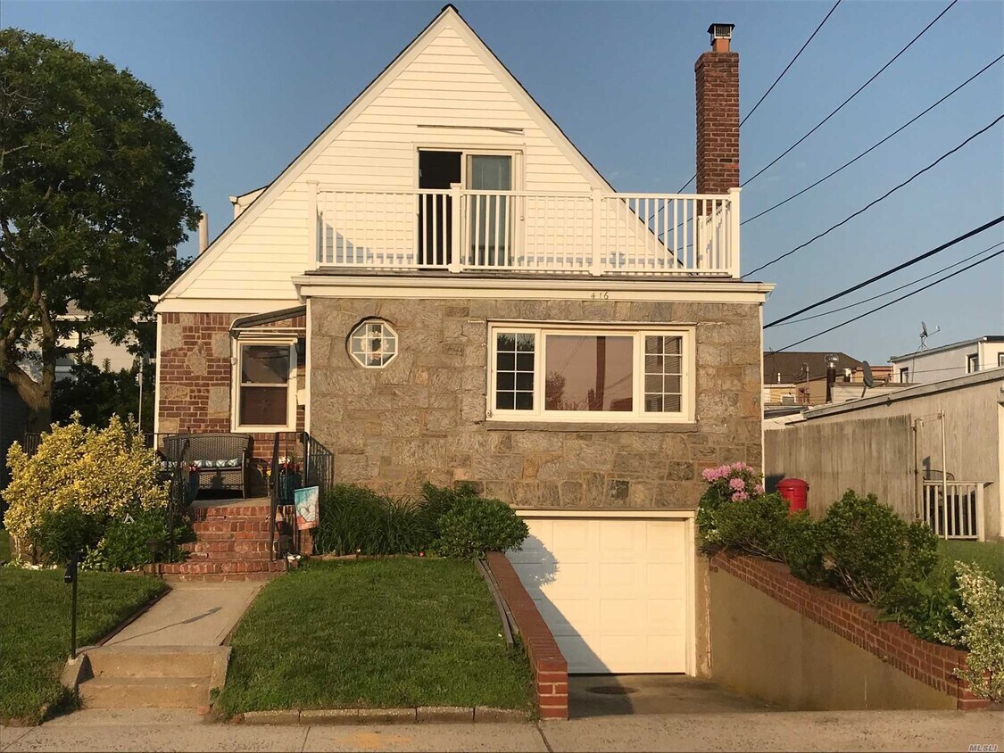 Primary Photo - 416 Grand Blvd