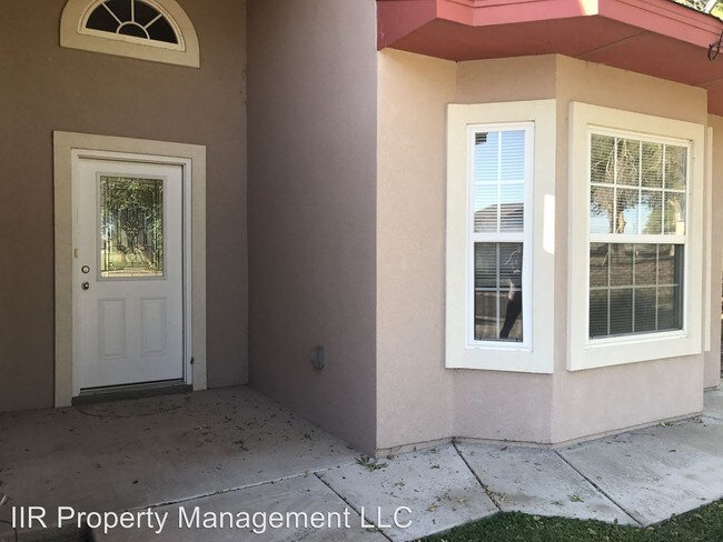 Foto del edificio - 12 Fairway Dr