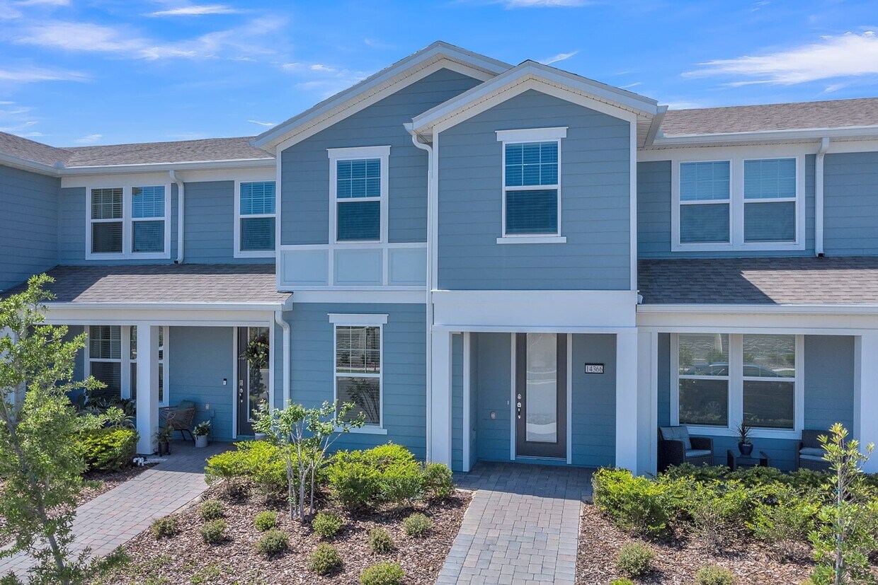 Foto principal - Luxurious Townhome in Lake Nona - A Perfec...