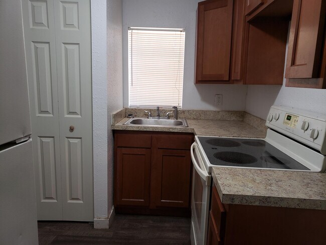 Foto del edificio - 1631 W 31st St
