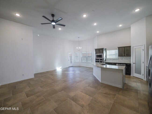 Foto del edificio - 913 Ada Ln