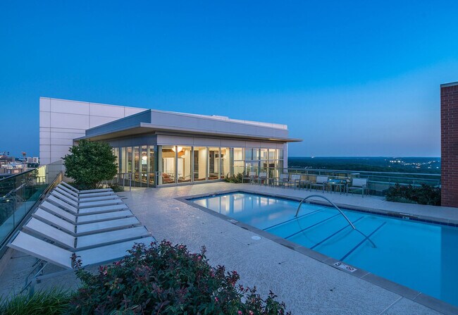 Foto del edificio - 1751 Pinnacle Dr