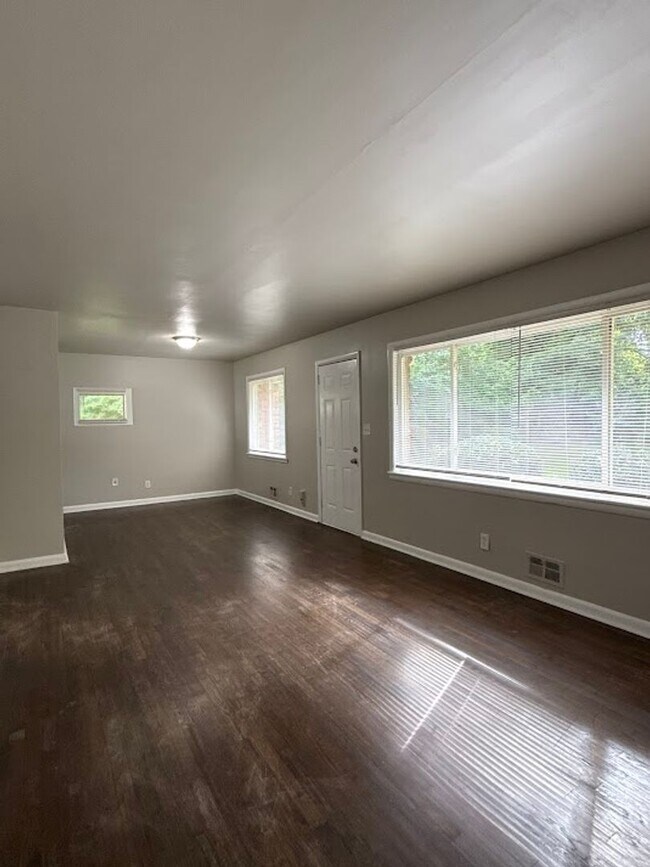 Foto del edificio - Charming 3-Bedroom Home in Decatur – Minut...