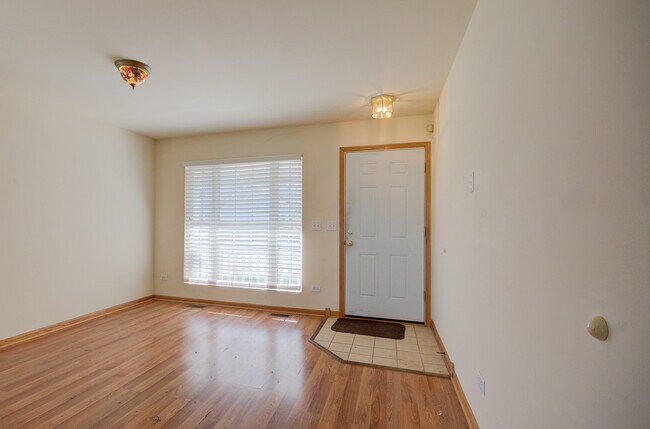 Foto del edificio - 681 Springwood Dr