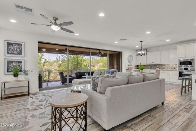 Foto del edificio - 10260 E White Feather Ln