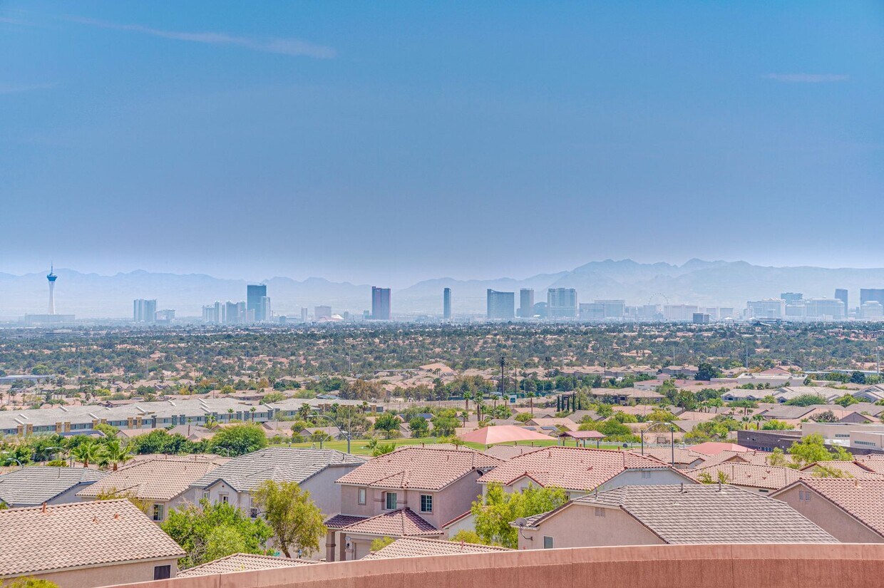 Primary Photo - Fully Furnished 2 Bedroom 2 Bath Breathe T...
