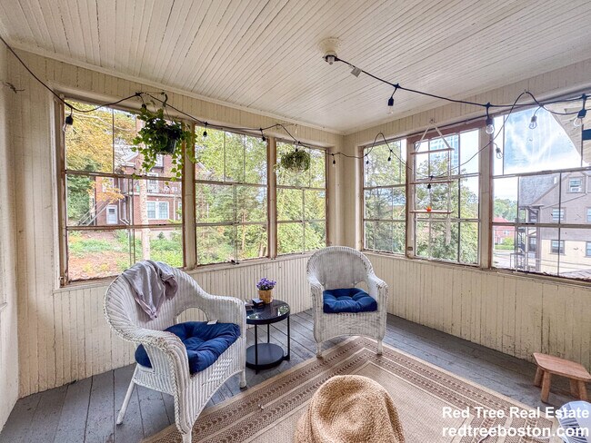 Unit 2 - 28 Manet Rd