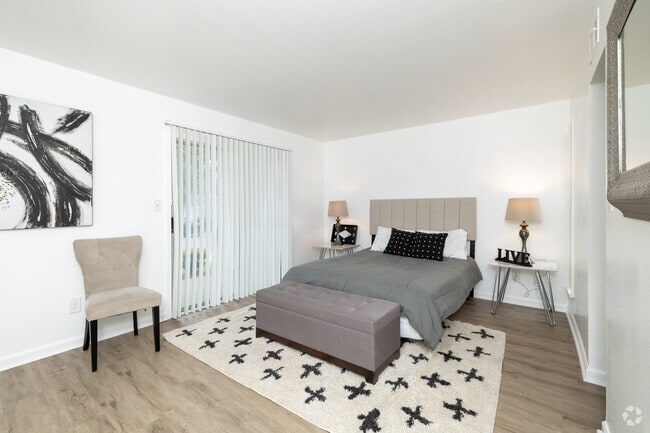 1 habitación, 1 baño, 772 pies cuadrados, dormitorio principal - Willowbrook