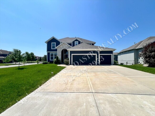 Building Photo - Beautiful 4 Bed 3.5 Bath Home in Olathe-Av...