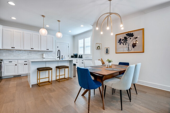 Building Photo - 1017 E 14th St