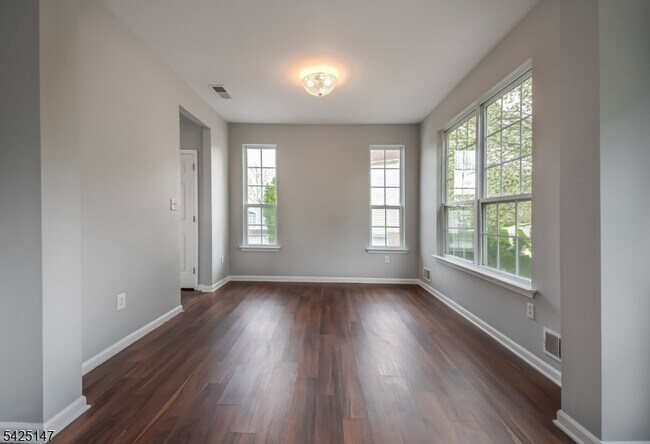 Foto del edificio - 227 Winding Hill Dr