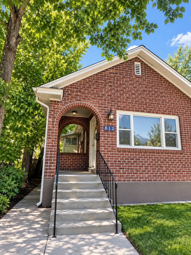 Building Photo - 808-812-812 Blair St