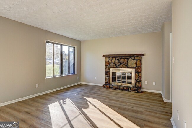 Foto del edificio - 288 Country Club Dr