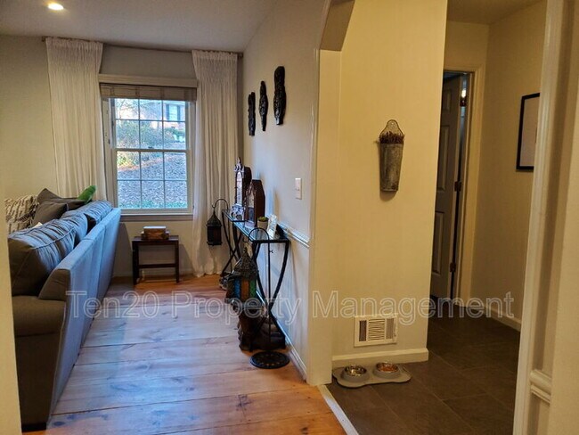 Building Photo - 5 Audubon Ct