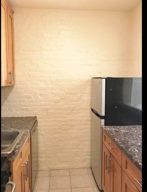 Building Photo - 528 E 85th St