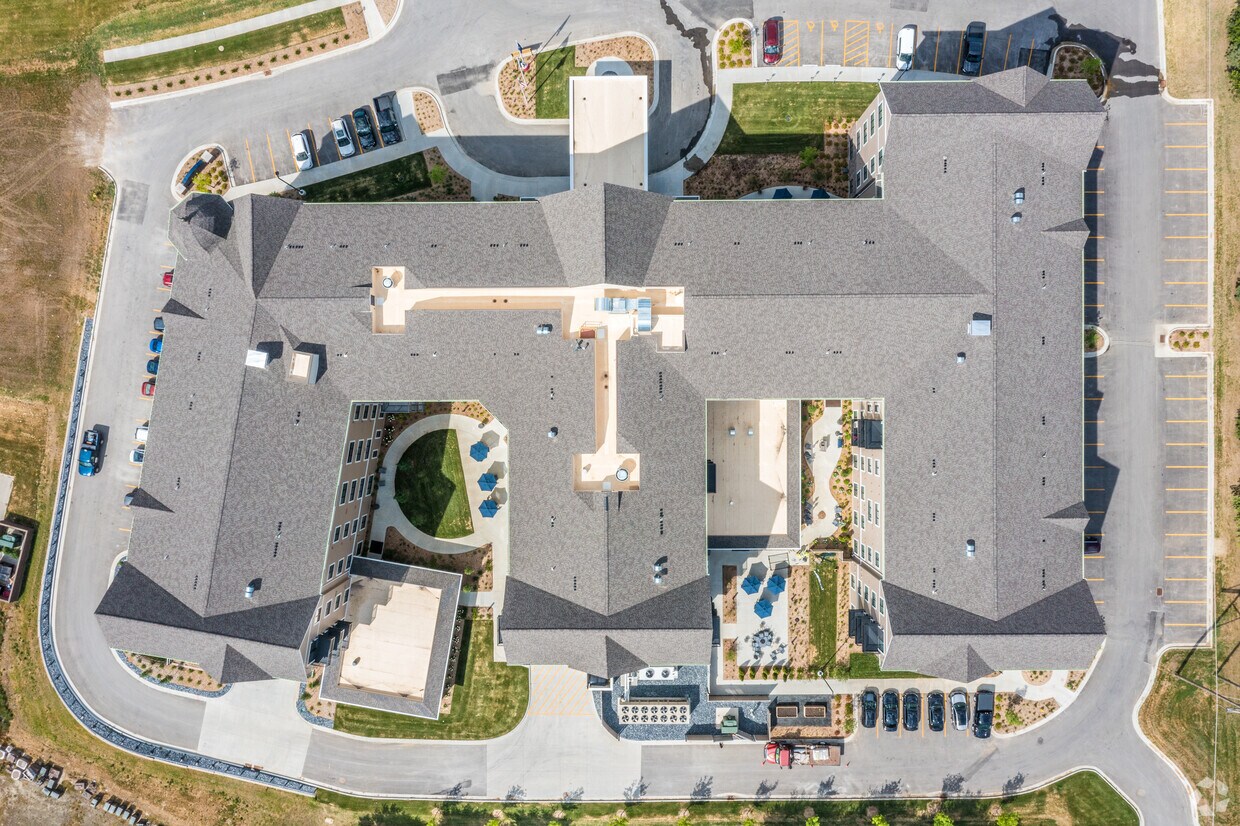 Grand Living at Tower Place Apartments in West Des Moines, IA