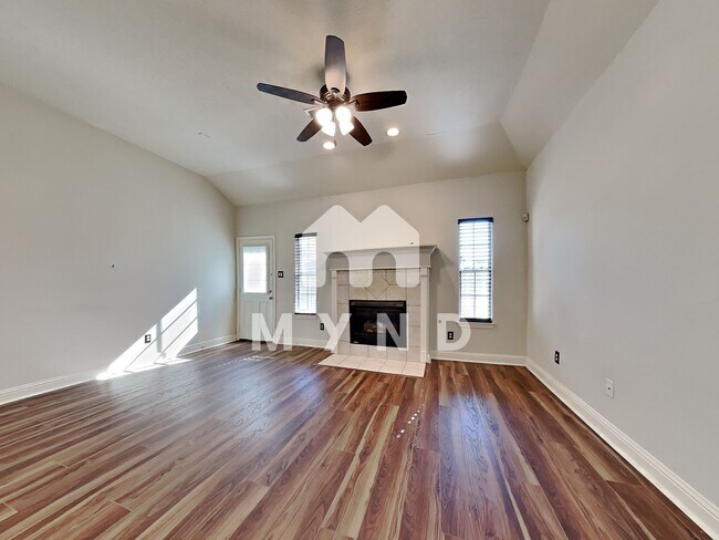 Building Photo - 1915 Oak Hollow Ct