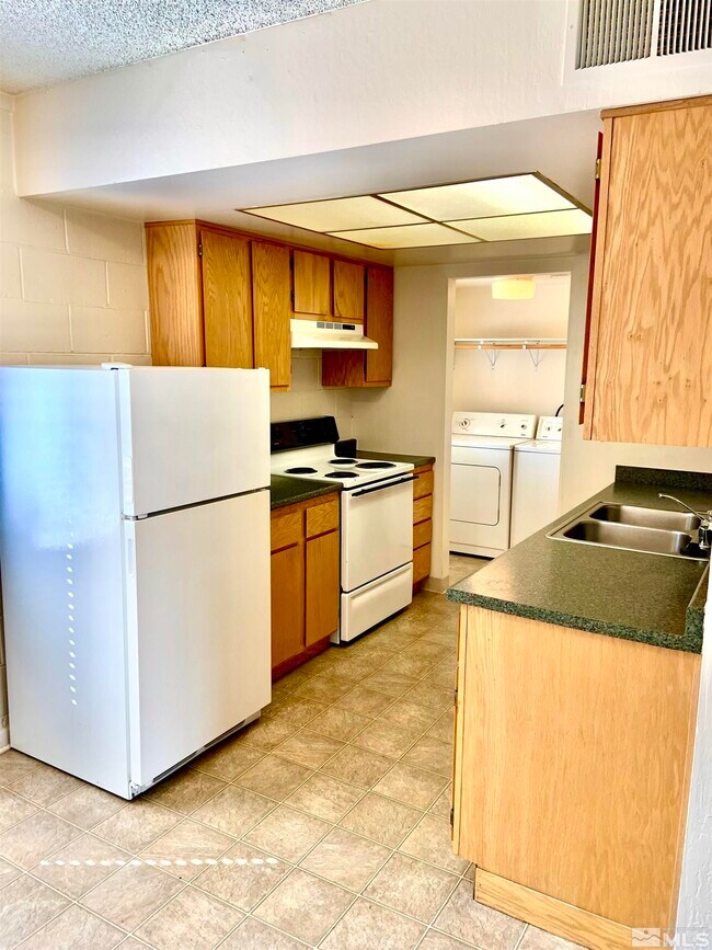 Foto del edificio - 3945 Covington Way
