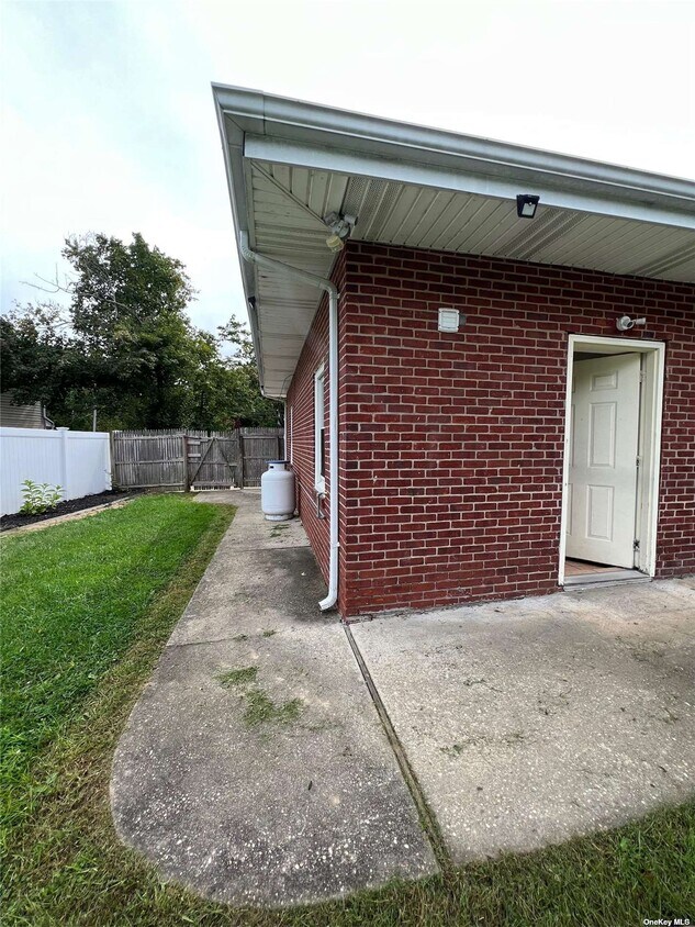 483 Prospect Ave, Central Islip, NY 11722 House Rental in Central