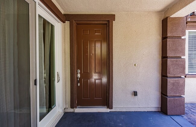 Building Photo - Townhome near Downtown Summerlin