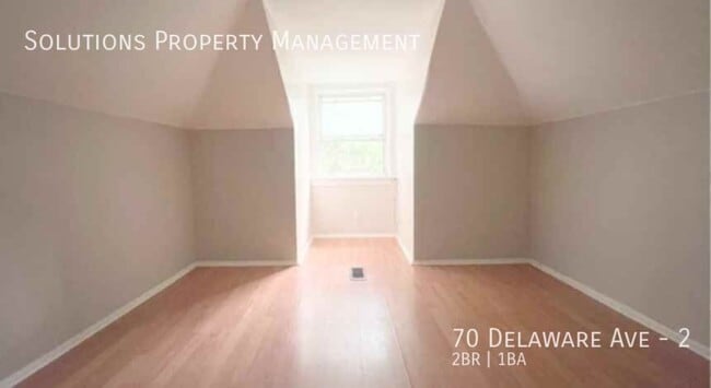 Building Photo - **Beautiful & Bright Updated 2 Bedroom Second Floor Unit**