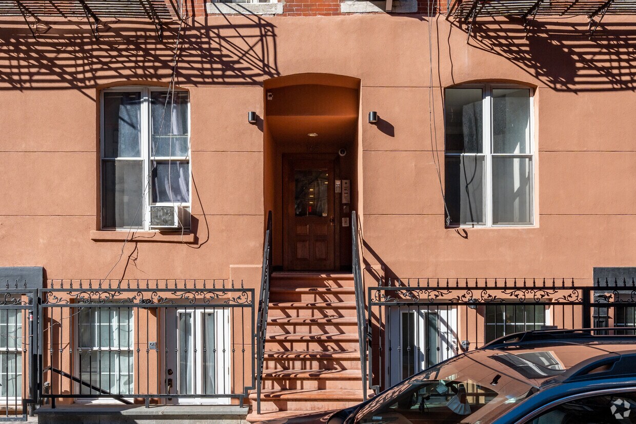 Building Photo - 165 Ludlow St
