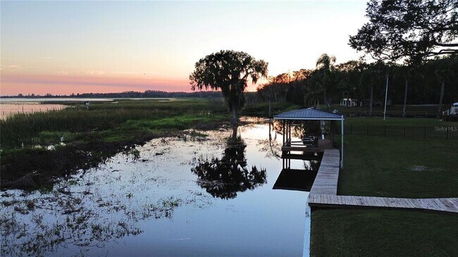 Foto del edificio - 3006 Country Lake Dr