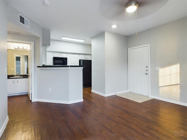 Foto del edificio - 2320 Gracy Farms Ln