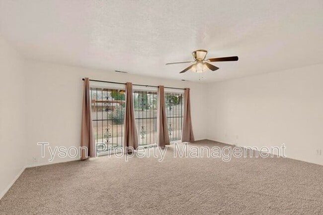 Foto del edificio - 3503 Montclaire Dr NE