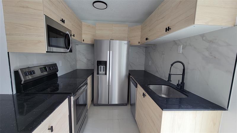 Foto principal - 1604 NW 24th Ct