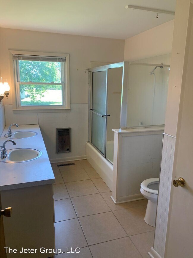 Building Photo - 2 br, 1 bath House - 700 3RD ST.
