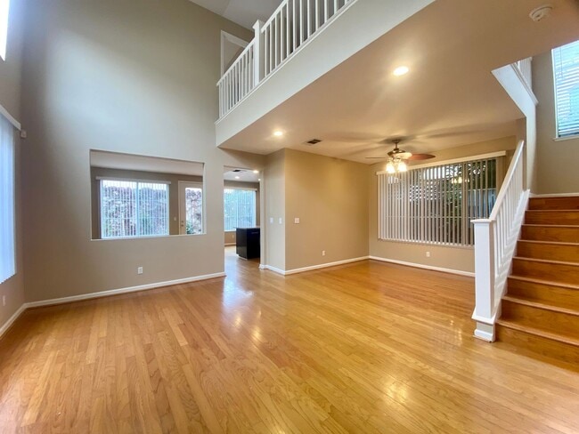 Foto del edificio - Spacious 3 Bedroom Home with Loft, Private Backyard, and Prime Commuter Location Near BART