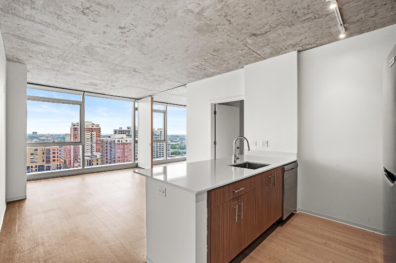 Foto principal - 1362 S Wabash Ave