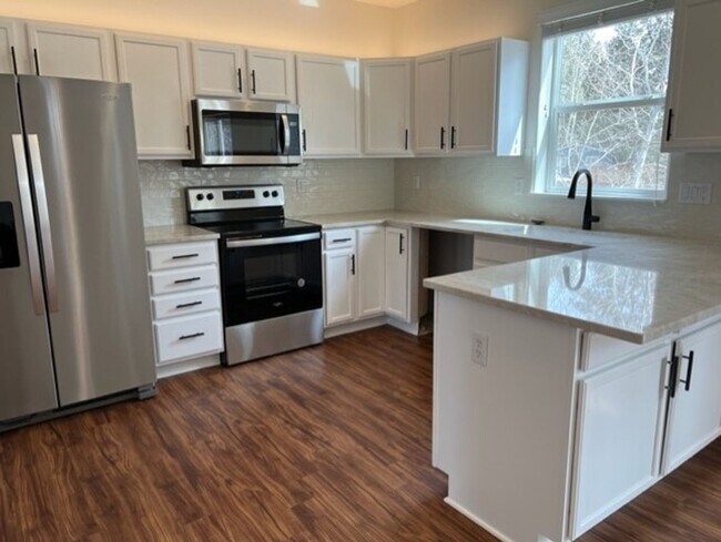Building Photo - Remodeled Home in SW Bend