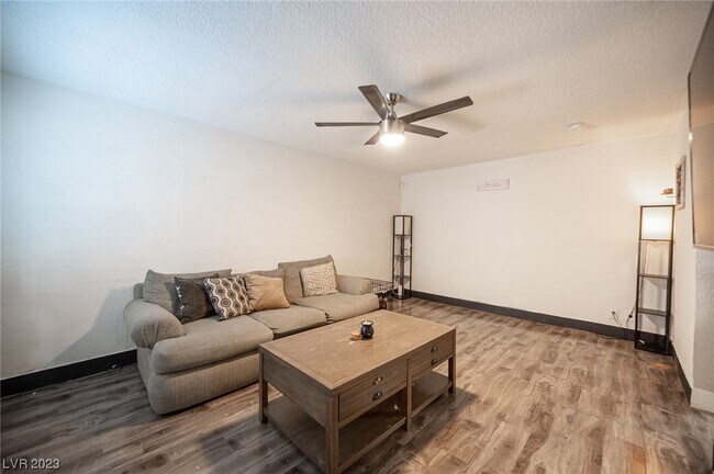 Building Photo - 2641 N Arrowhead St