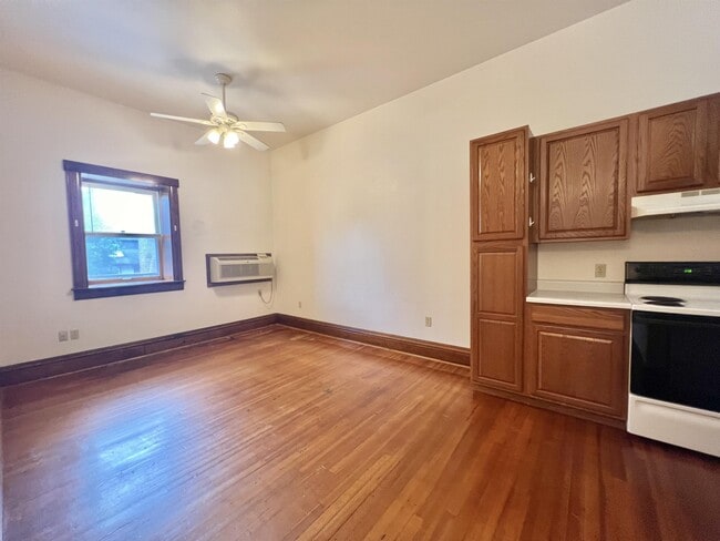 Building Photo - 214 Wood St