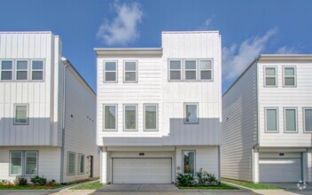 Building Photo - 1741 Cove Cres Ct