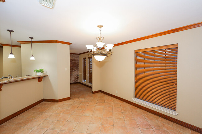 Building Photo - 601 St James Dr