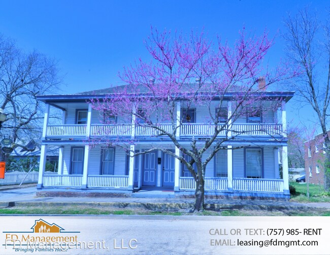 Building Photo - 3 br, 1 bath House - 368 Main Street,