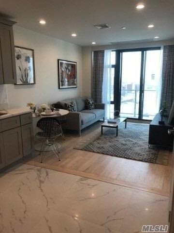 Foto del edificio - 141-26 Northern Blvd