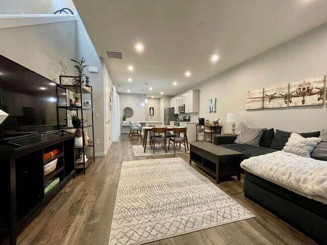 Foto del edificio - Hillsboro 3 Bed 2.5 Bath Townhome in Reeds Crossing ~ Includes A/C, 2 Car Garage w/ Level 2 Charg...