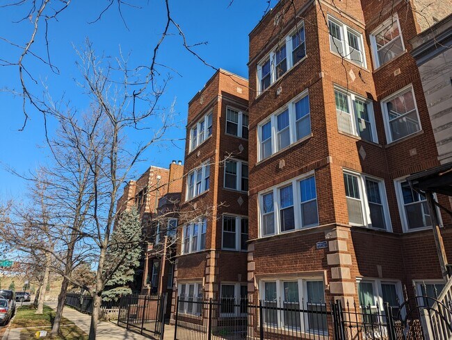 Building Photo - 2637 N Talman Ave