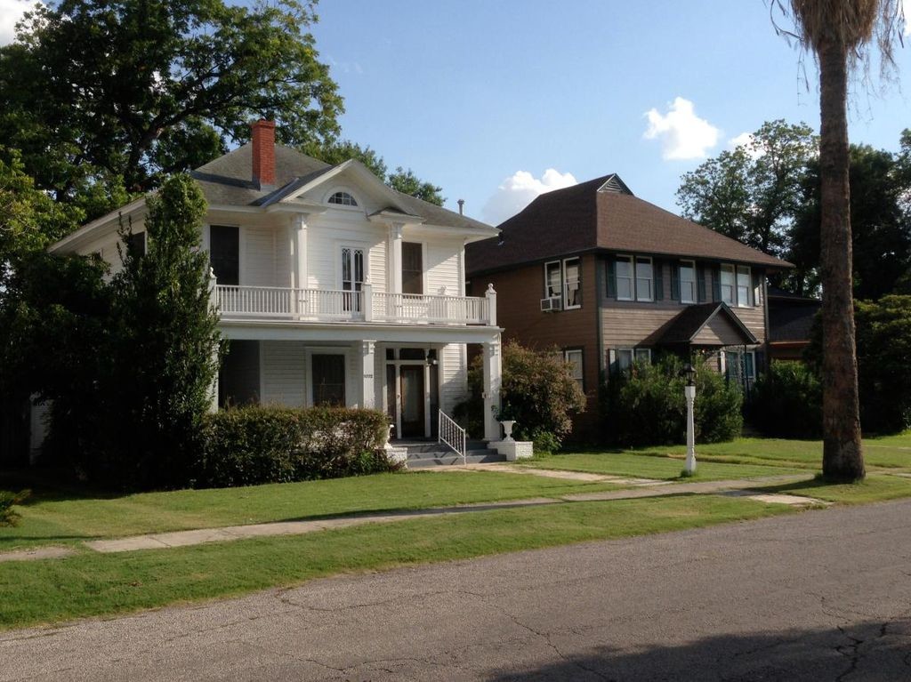 Primary Photo - 1226 W Russell Pl