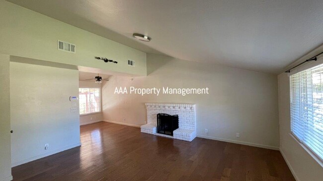 Foto del edificio - Concord Beautiful 3 bedroom 2 bath home w/...